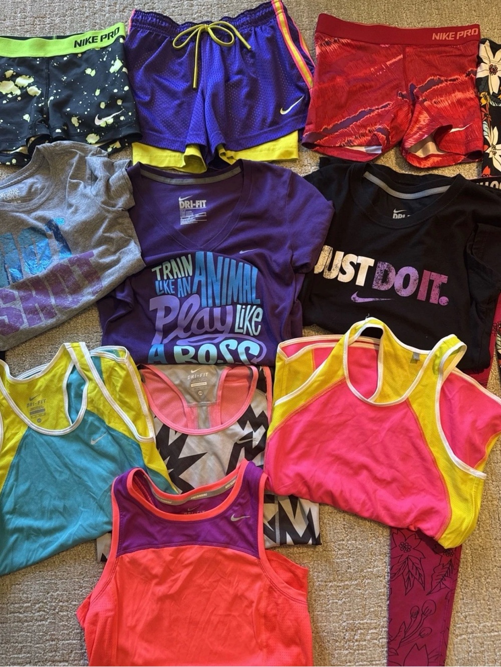 NIKE HUGE MIXED LOT of 14 Pairs Of Pants, Shorts, Tanks & Tees. XS - Picture 2 of 4